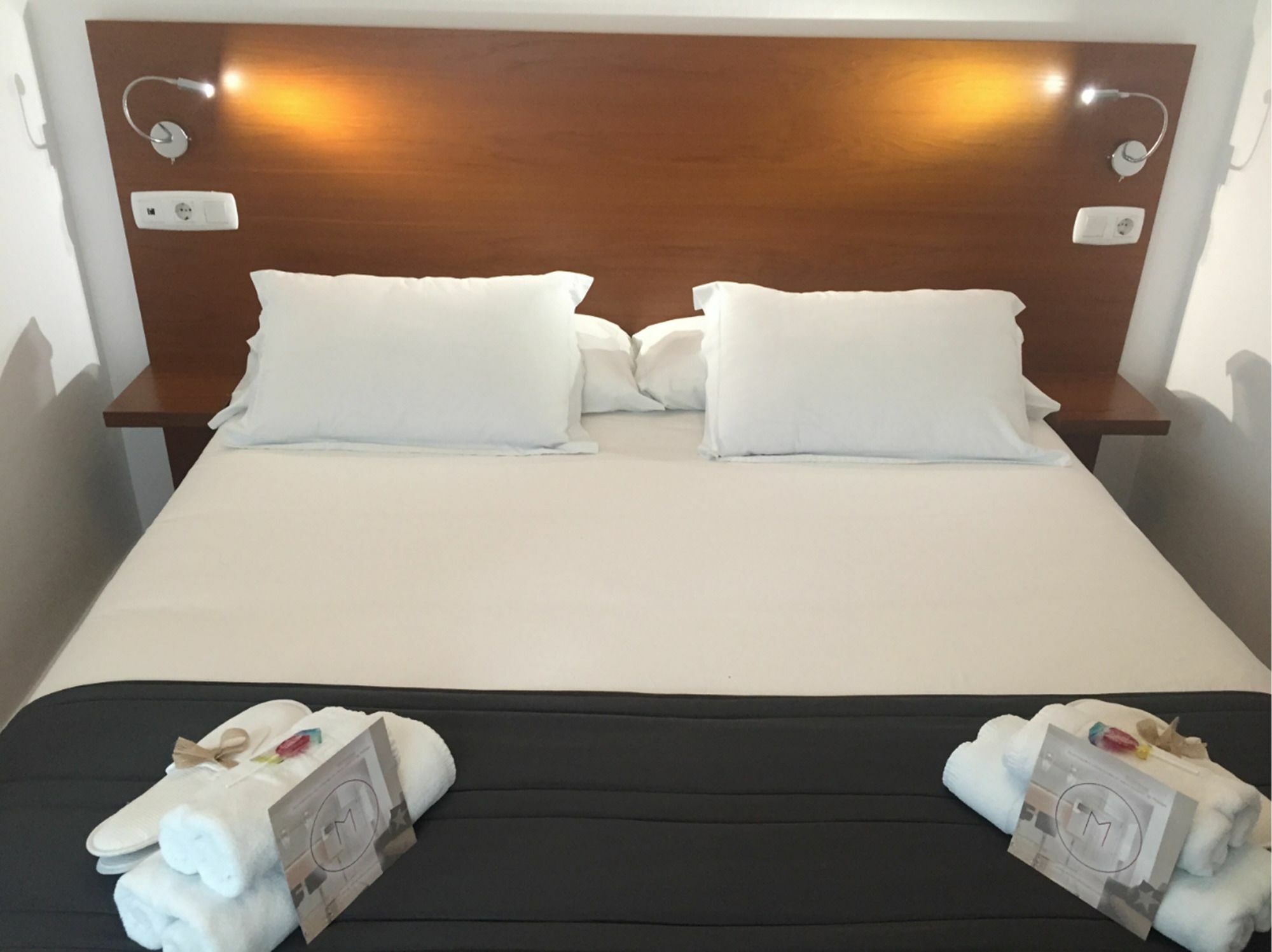 Apartamentos Dona Carmen Málaga Dış mekan fotoğraf